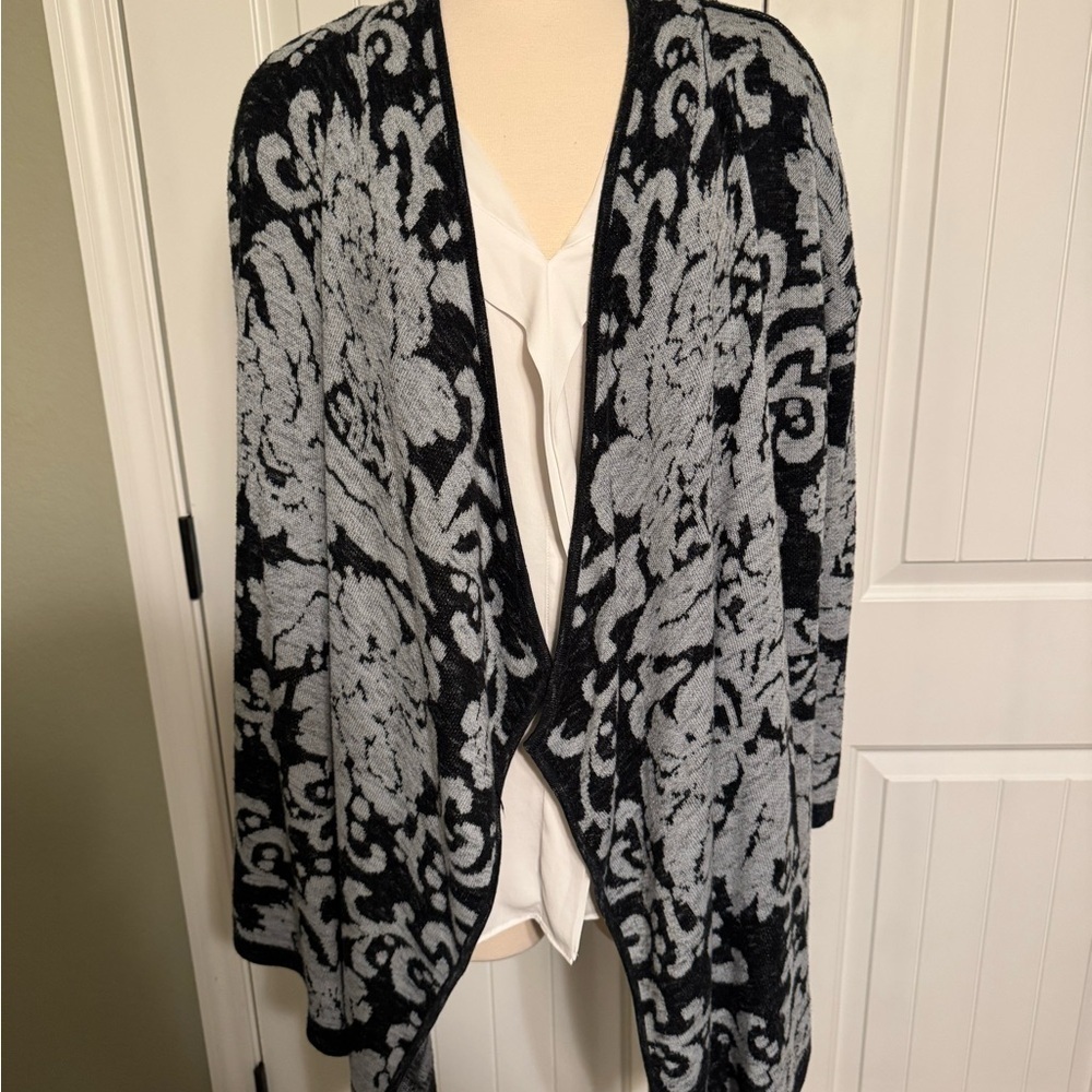 Elegant Black and Gray Women's Maternity Sweater Jacket EUC